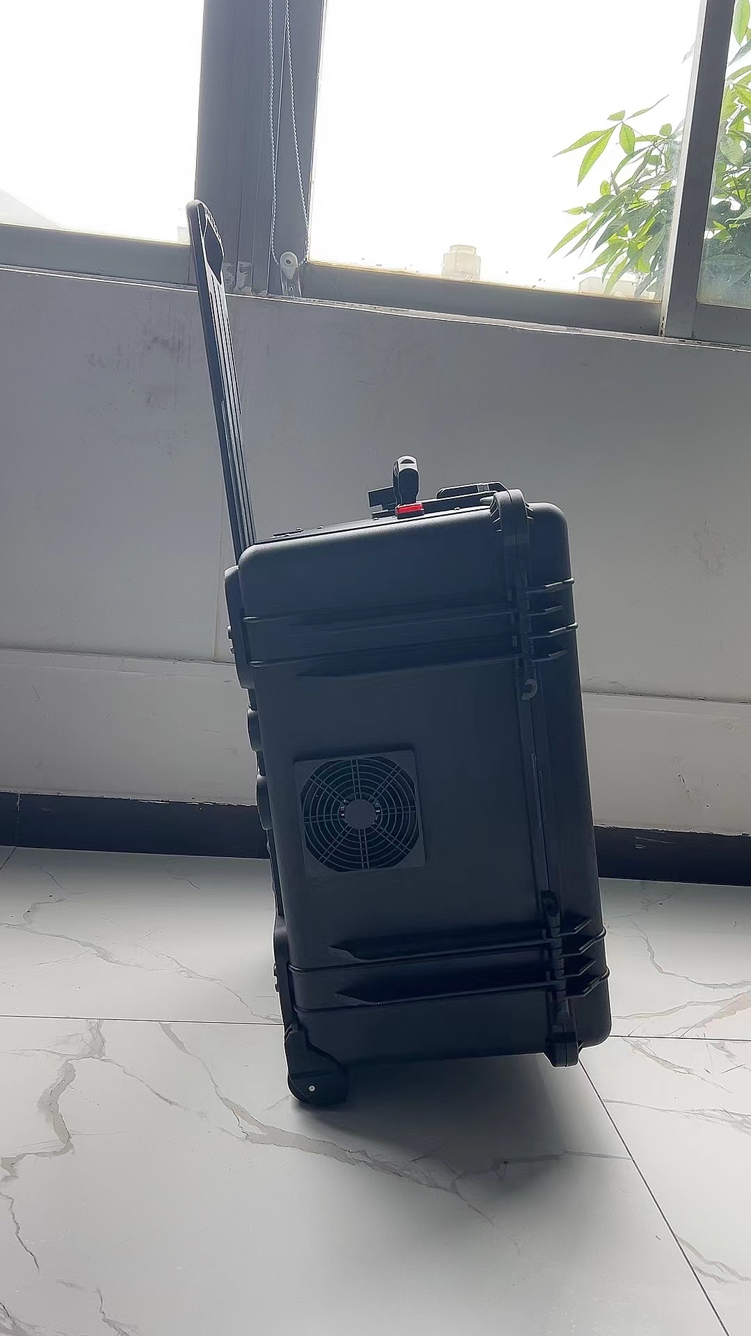 润州手拉箱型移动通信干扰器